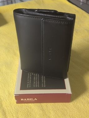 Babila Black Leather Trifold Wallet